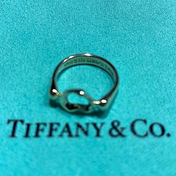 Tiffany & Co.Elsa peretti Open Heart Ring +pouch box Authentic size4.⭐️⭐️⭐️⭐️ - Picture 14 of 17